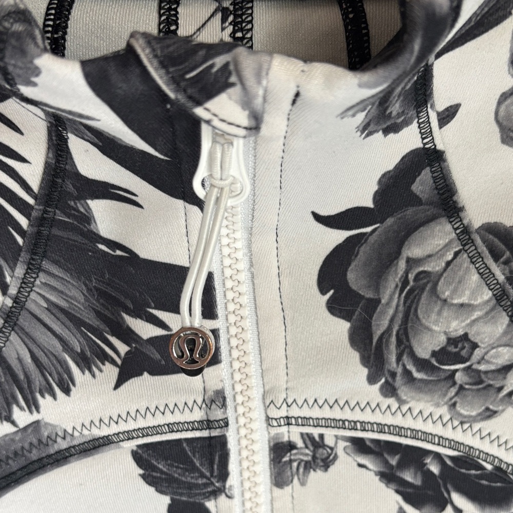 lululemon athletica Monochrome Floral Utility Jacket - Picture 3 of 9